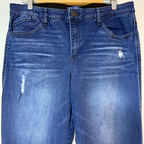 Women’s Democracy “Ab”Solution Kick Flare Jeans - Picture 2 of 10